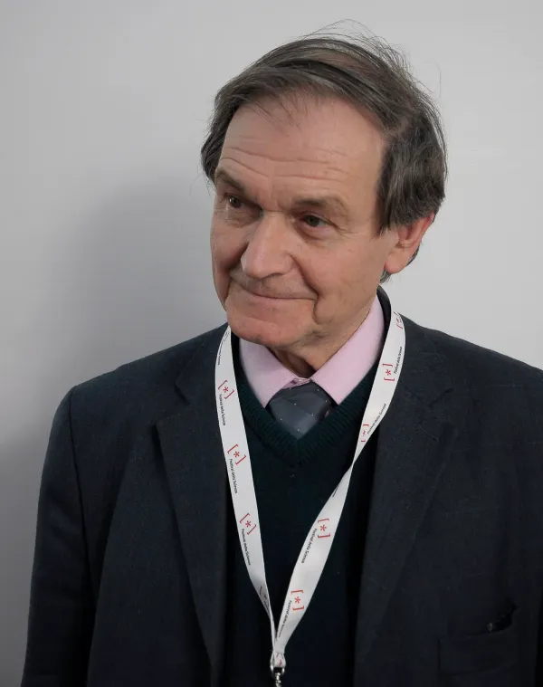 Is Roger Penrose a Platonist or a Pythagorean?